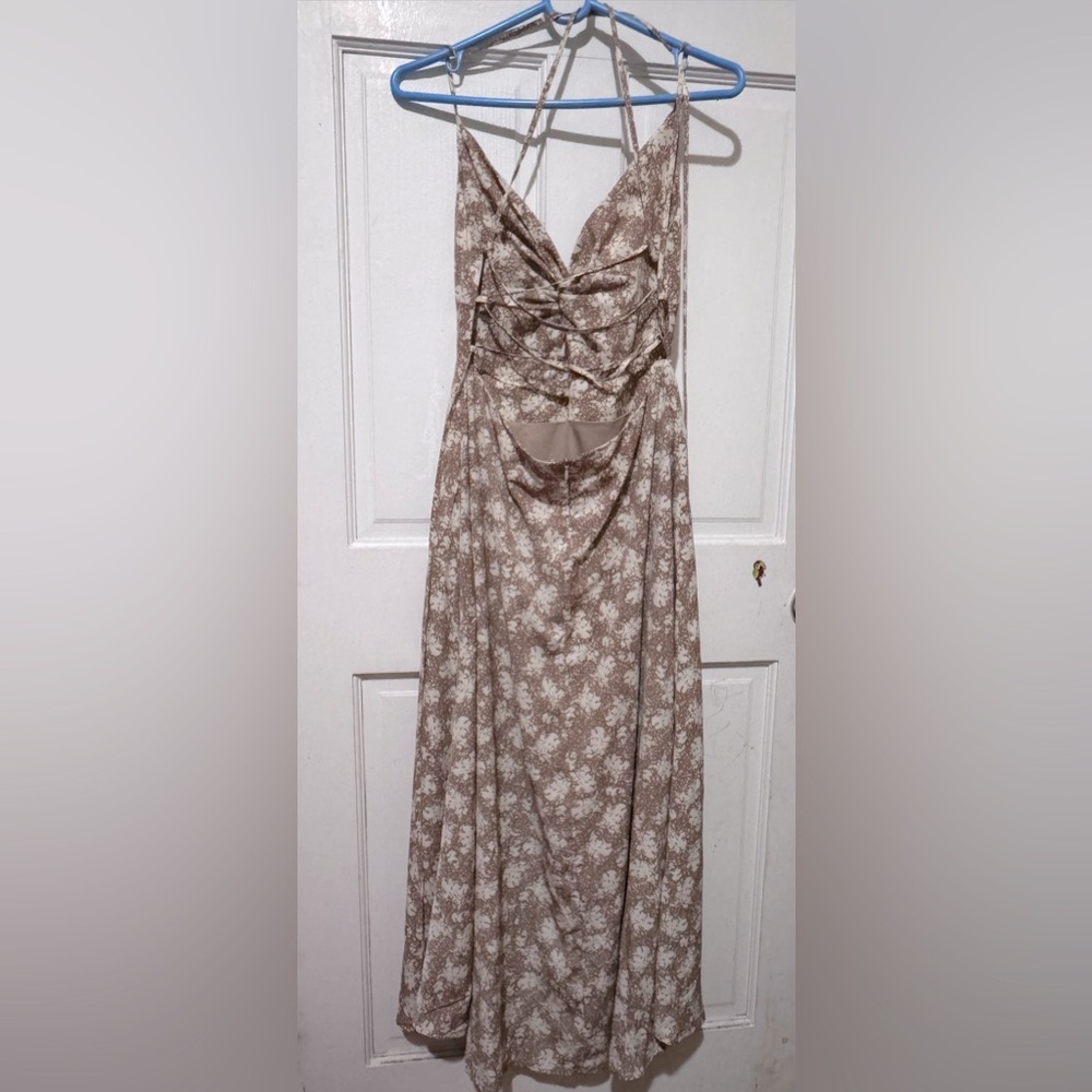 Flowy bliss with a twist detail at center front sleeveless maxi dress size large